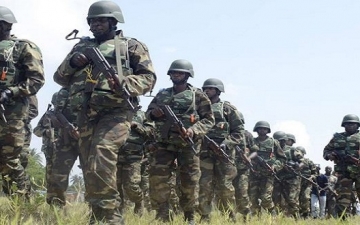 الرئيس النيجيرى يمهل قادة جيشه الجدد 3 أشهر للقضاء على “بوكو حرام” الإرهابية المسلحة