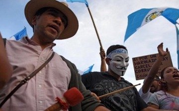 الآلاف يواصلون التظاهر فى الساحة الرئيسة بعاصمة جواتيمالا