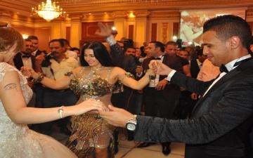 بالصور .. صافيناز تشعل حفل زفاف حازم إمام الصغير