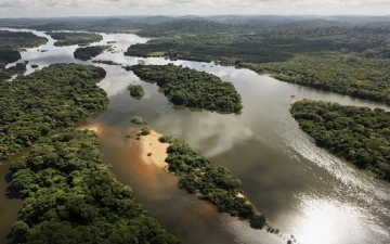 الأمازون .. غابات ساحرة وبحيرات خلابة !!