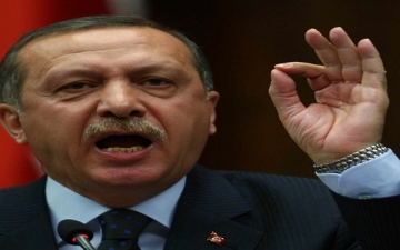 الليرة التركية تنخفض لمستوى قياسى.. و”فيتش” تحذر من سياسة أردوغان