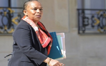 إستقالة وزيرة العدل الفرنسية اعتراضاً على إسقاط الجنسية عن مدانى الإرهاب