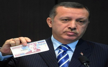 تركيا تلزم المصدرين بتحويل إيراداتهم إلى الليرة بعد هبوطها 40%