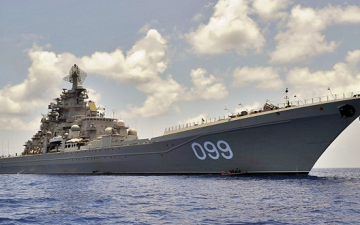 روسيا تحمى سواحل سوريا بأضخم سفينة حربية نووية بالعالم !!