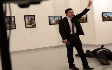 بالفيديو .. لحظة إطلاق النار على السفير الروسى فى تركيا