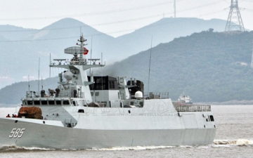 بالفيديو.. تحرك 3 سفن حربية صينية إلى قطر