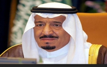 الملك سلمان يؤدى صلاة الميت على الأمير طلال بن عبدالعزيز