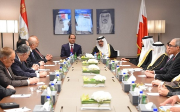 الرئيس السيسى يقوم بزيارة مقر مجلس التنمية الاقتصادية فى البحرين