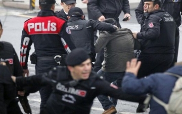 تركيا تعتقل 127 شخصا فى مظاهرات عيد العمال باسطنبول