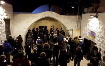 مئات المستوطنين اليهود يقتحمون قبر يوسف بنابلس بحجة أداء طقوس دينية