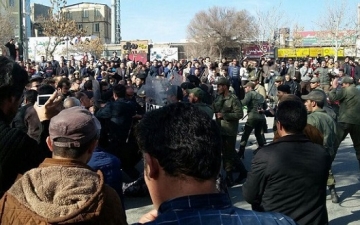 بعد استمرار المظاهرات .. النظام الإيرانى يحذر الشعب من الاحتجاج