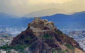 القوات اليمنية تسيطر على جبل حيد الحمام الاستراتيجى غرب تعز