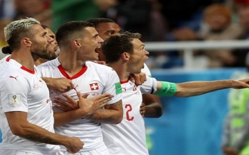 سويسرا تحول تأخرها أمام صربيا لفوز درامى 2-1 باللحظات الأخيرة