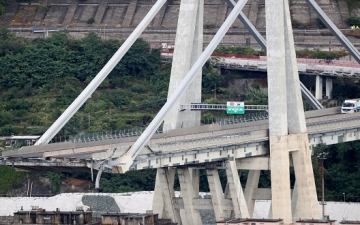 وكالة أنسا الإيطالية: ارتفاع عدد ضحايا انهيار جسر جنوة إلى 35 شخصا