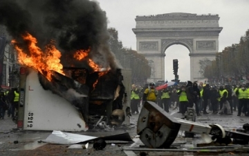 تجدد مواجهات باريس والشرطة الفرنسية تعتقل عشرات المتظاهرين