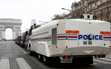 تشديد الإجراءات الأمنية فى باريس تحسباً لمظاهرات جديدة للسترات الصفراء