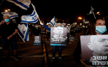 احتجاج بالآلاف فى تل أبيب ضد سياسات نتنياهو رغم قيود كورونا