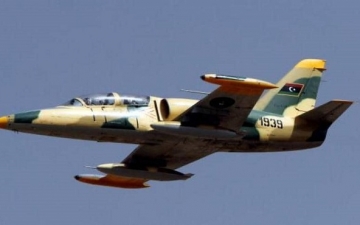 سلاح الجو الليبي يدمر رتلاً إرهابياً مسلحاً بالقرب من سرت