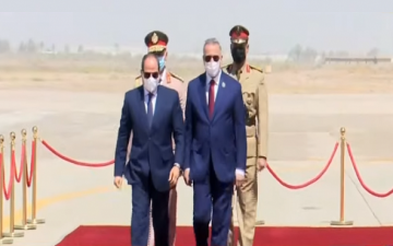 الرئيس السيسي يصل العراق للمشاركة في مؤتمر بغداد للتعاون والشراكة