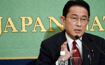 فوميو كيشيدا يفوز برئاسة الحزب الحاكم في اليابان ويستعد لتولي رئاسة الوزراء