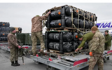 وزارة الدفاع الامريكية تدرس تزويد أوكرانيا بأسلحة ” تتخطى” الخطوط الروسية