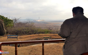 زعيم كوريا الشمالية يهدد باستخدام أسلحة نووية للرد على التهديدات