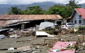320 قتيلًا وجريحًا في زلزال عنيف في إقليم جاوة باندونيسيا