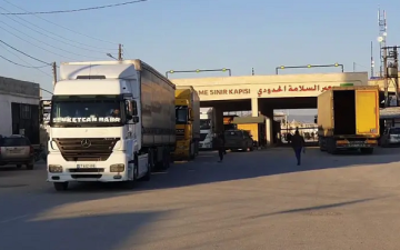 دخول أول قافلة مساعدات أممية عبر معبر باب السلامة بسوريا