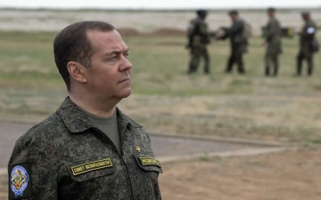 ردًا على بيان حلف الناتو .. ميدفيديف يحذر : الحرب العالمية الثالثة تقترب
