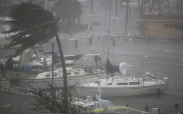 فلوريدا تستعد لوصول الإعصار إيداليا شديد الخطورة