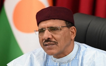 المجلس العسكري في النيجر يعلن عزمه محاكمة الرئيس بازوم بتهمة الخيانة العظمى
