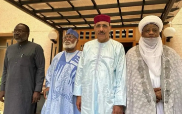 وفد إيكواس يلتقي رئيس النيجر المعزول في مكان احتجازه