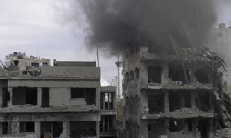 قوات الأسد تكثف غاراتها على حمص ووسط سوريا