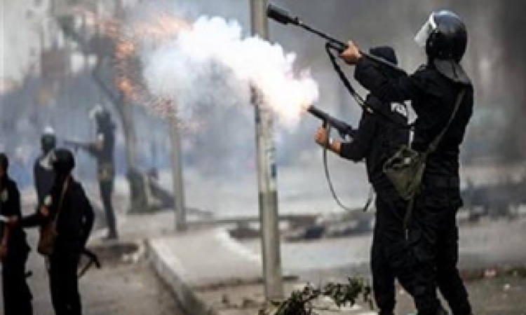 الغاز المسيل يفرق مسيرات الإرهابية بمصر الجديدة