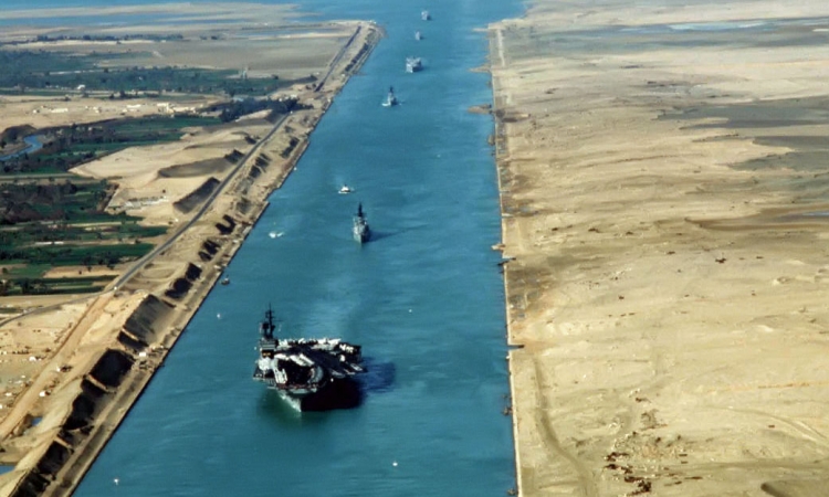 الداخلية تراجع خطة تأمين قناة السويس: الشعب قادر على عبور المستقبل