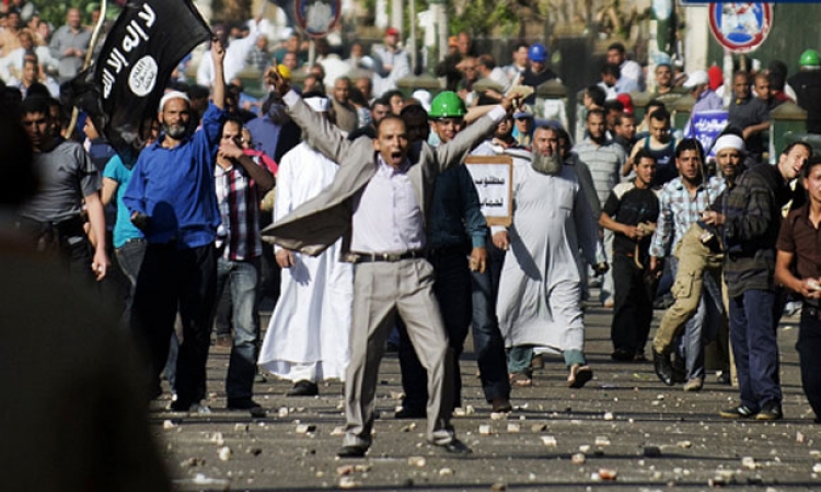 قوات الجيش تفرق مسيرة لطريق الثورة بمصطفى محمود