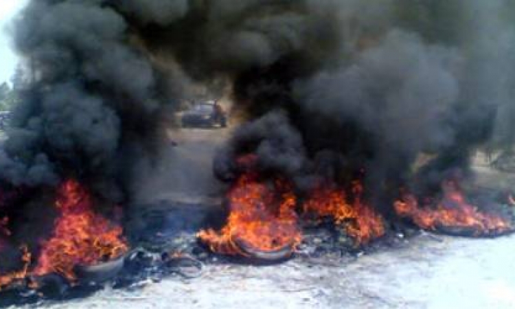 اشتباكات بين الأهالى وأنصار مرسى بالسويس.. والأمن يطلق الغاز