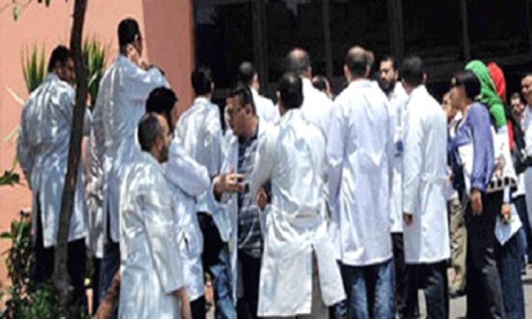إضراب جزئي لصيادلة وأطباء القليوبية