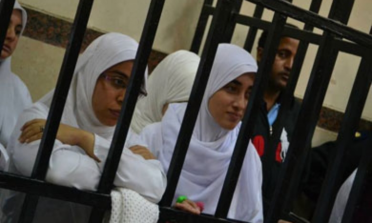 مسيرة احتجاجية لفتيات الإخوان بالشماريخ بالإسكندرية