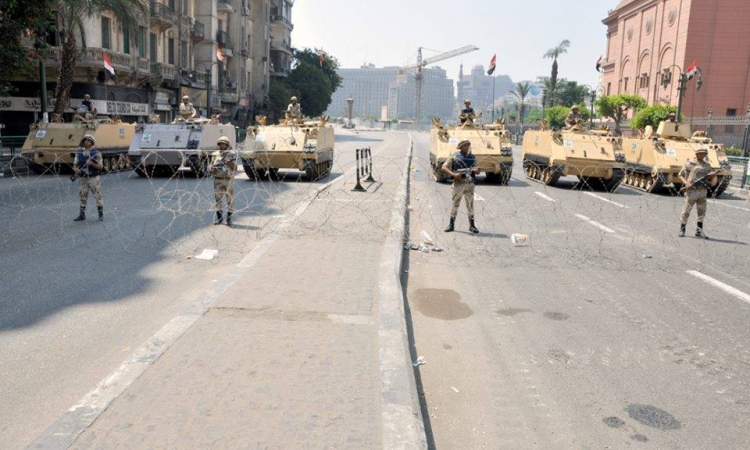 إغلاق التحرير بالأسلاك الشائكة بعد انتهاء فعاليات الاحتفال بتنصيب السيسى