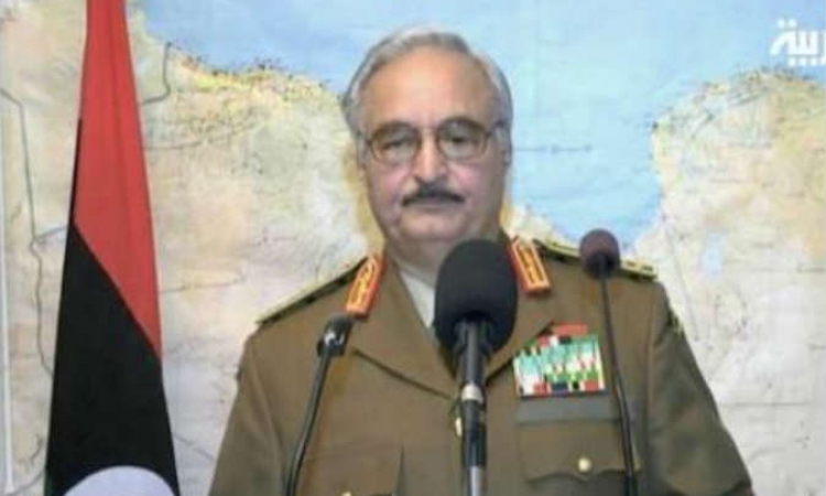 قائد القوات البرية الليبية يسيطرعلى الحكومة ويعطل البرلمان  ويعلن خارطة طريق