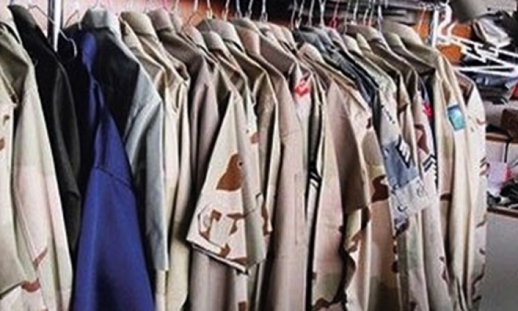 ضبط متهم بحيازة ملابس لـ”القوات المسلحة” بقنا