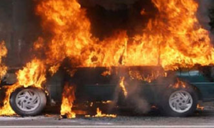 مجهولون يشعلون النيران في سيارتين للأمن المركزي بالجيزة