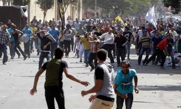 تجدد الاشتباكات بين الأمن وطلاب الإخوان بطب أسنان القاهرة