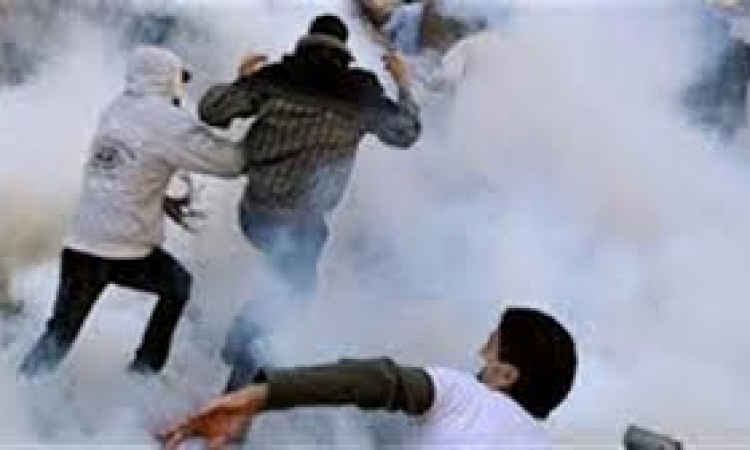 الأمن يفرق طلاب “إخوان عين شمس” باستخدام الغاز