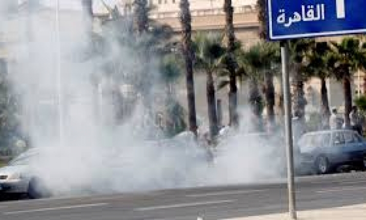 الأمن يطلق “الغاز” داخل جامعة القاهرة.. ومقتل طالب بطلق ناري في الصدر