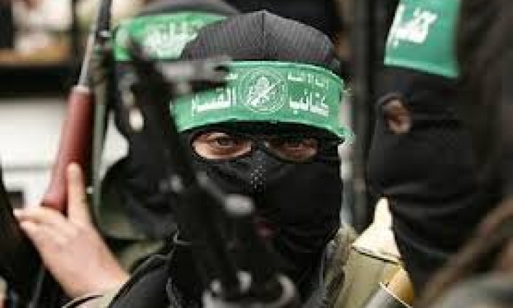 «القسام» تعلن إطلاق عشرات الصواريخ بينها اثنان على تل أبيب