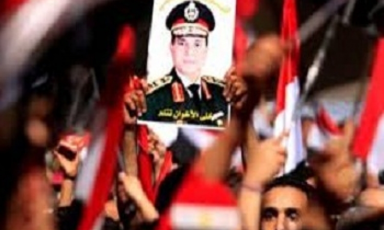 مؤيدو السيسي يتوافدون على ميدان التحرير في انتظار الاستقالة