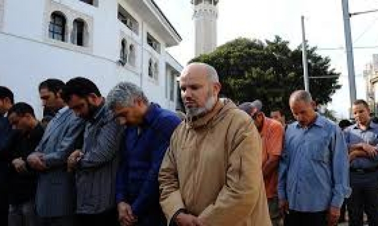 إغلاق المساجد بعد العشاء حتى الظهر فى تونس