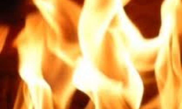 زوج يشعل النيران في زوجته وأسرتها بالدقهلية